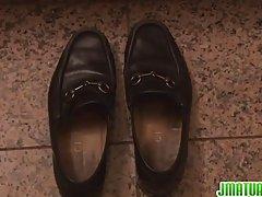 Парень ублажает тётку Парень ублажает тётку