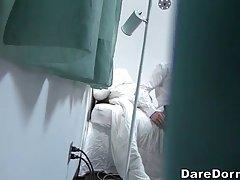 Удовлетворила себя фалосом