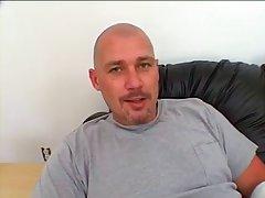 Предпочитает позировать возле воды Предпочитает позировать возле воды