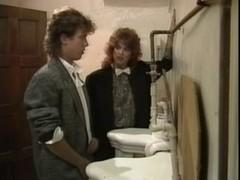 Двоюродная сестра любит трах в очко в позе раком